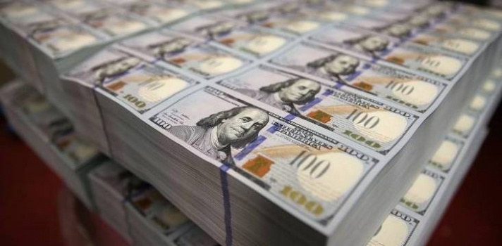 وزير جيش الاحتلال يوضح تفاصيل تحويل المساعدات القطرية لغزة
