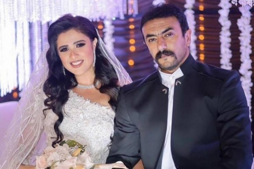ما حقيقة انفصال أحمد العوضي عن ياسمين عبدالعزيز؟