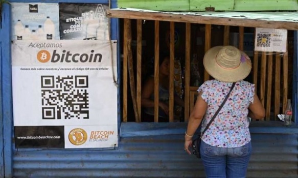 العملة المشفرة بتكوين تصعد مجددا فوق 50 ألف دولار