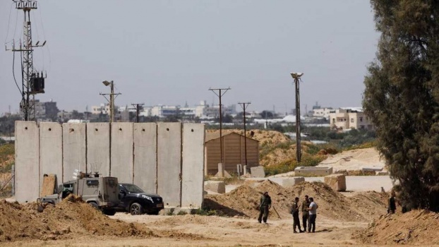 الاحتلال يعزز الجدار الاسمنتي المحاذي لقطاع غزة