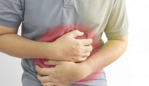 تساعدك على التخلص منه.. مكملات غذائية لعلاج انتفاخ البطن