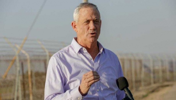 غانتس يفكر بإلغاء تصاريح البناء الذي منحه للفلسطينيين بخربة زكريا جنوب بيت لحم