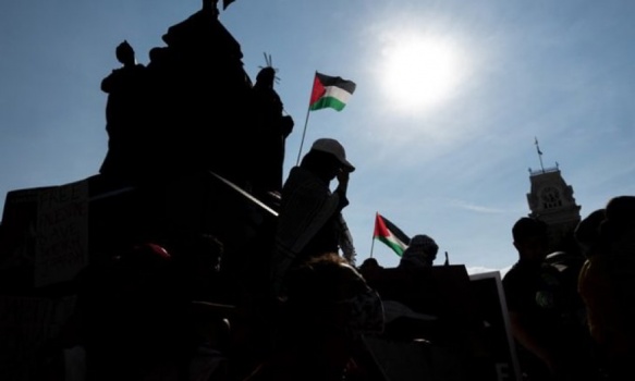 متضامنون مع فلسطين يطالبون بإنهاء التمويل الأمريكي لكيان الاحتلال الإسرائيلي