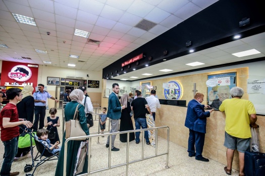 إدارة المعابر: معبر الكرامة يعمل حتى الـ1:30 ظهراً