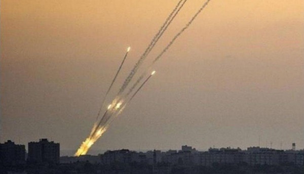 إعلام الاحتلال يزعم: إطلاق صواريخ من غزة
