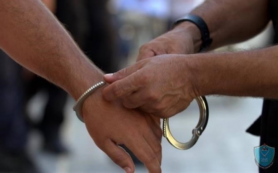 جنين: الشرطة تقبض على لص سرق مصاغ ذهبي بقيمة 10الاف دينار من داخل منزل