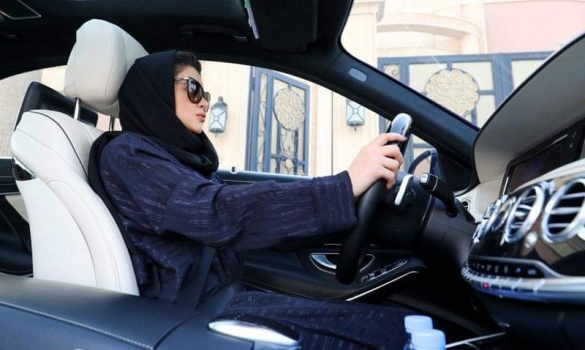 دراسة: النساء أفضل من الرجال في قيادة السيارات !
