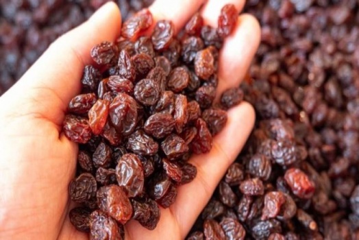ماذا يحدث في الجسم عند تناول حفنة زبيب يوميا؟