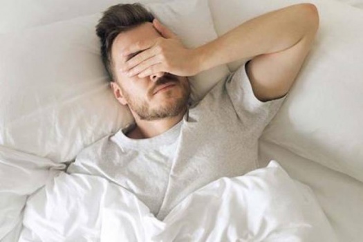طبيب بريطاني يحدد طريقة لتغفو سريعا وتكثر أحلامك