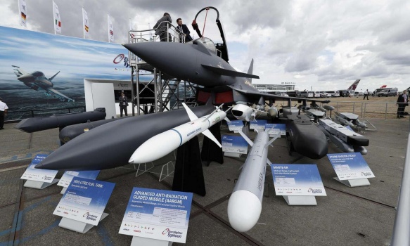 شراء أسلحة بمليارات الشواكل... الاحتلال يستعد لاحتمالية مهاجمة إيران