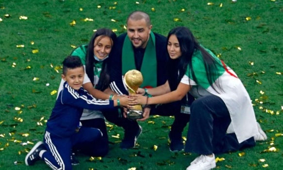 بوقرة یُھدي كأس العرب للشعبین الجزائري والفلسطیني
