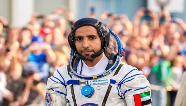 رائد فضاء إماراتي: أفتخر بأنني رفعت علم إسرائيل في أول مهمة لي قبل عامين