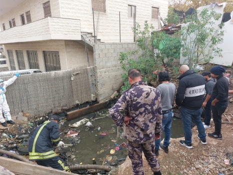 مصرع طفل إثر سقوطه داخل حفرة تصريف مياه عادمة في العيزرية