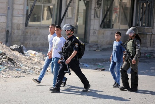 الاحتلال يعتقل ثلاثة شبان مقدسيين