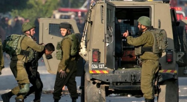 الاحتلال يعتقل 17 فلسطينيًا من الضفة والقدس