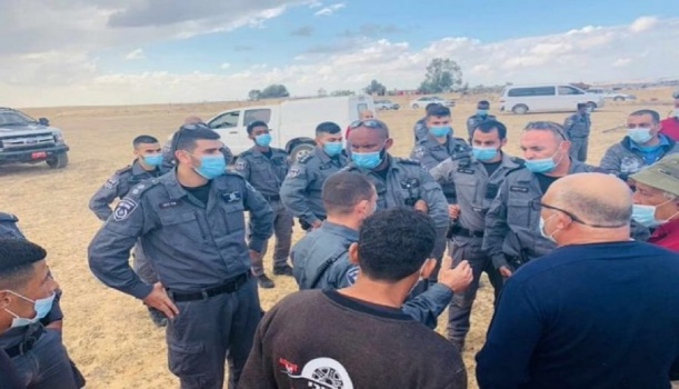 شرطة الاحتلال تعتقل 11 مواطنا بينهم 3 نساء من قرية الأطرش بالنقب