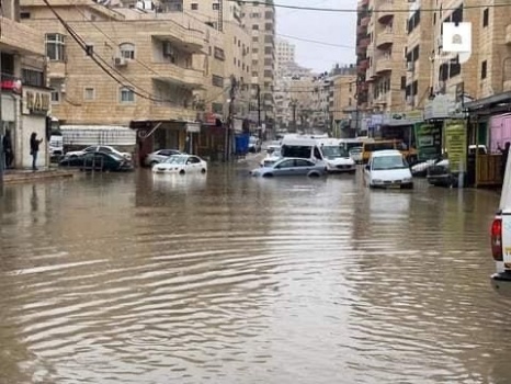 هطول الأمطار يعري إهمال بلدية الاحتلال لبلدات وأحياء القدس