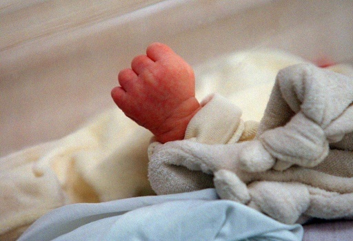 العثور على طفل رضيع بداخل كيس ملابس بأحد شوارع مدينة بيت لحم