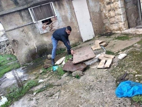 آلاف الحفر المكشوفة في الضفة تُنذر بـ "ريان" فلسطيني