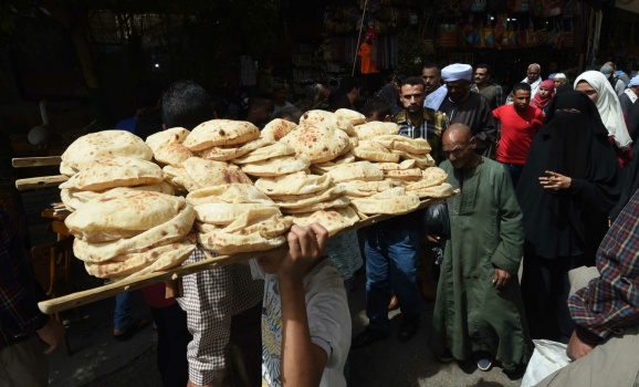إمدادات قمح أوكرانيا مهدَّدة بالخطر.. أزمة خبز ستطال العديد من المناطق و4 دول عربية على رأس القائمة!