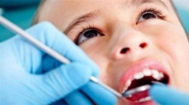 5 أطعمة ومشروب ضارة بأسنان طفلك.. تعرفي عليها