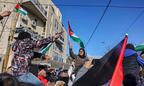 الاحتلال يقمع مسيرة في الخليل ومقدسيون يؤدون صلاة الجمعة في الشيخ جرّاح&hellip; والمستوطنون يواصلون اعتداءاتهم على سلفيت