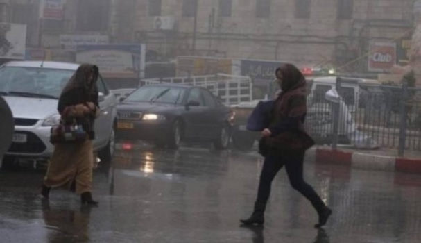 الطقس: أمطار وأجواء شديدة البرودة
