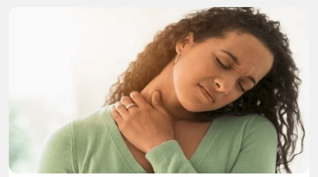 فرقعة العنق لها عواقب خطيرة على الصحة