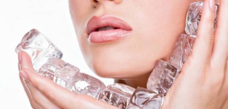أضرار مكعبات الثلج على الوجه