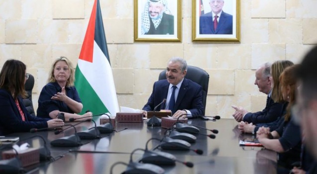 "اشتية" يدعو بريطانيا للاعتراف بفلسطين