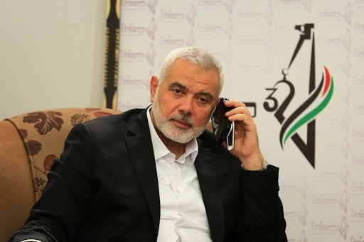 هنية يهاتف والد الشهيد رعد حازم ويشيد بعظمة بطولته