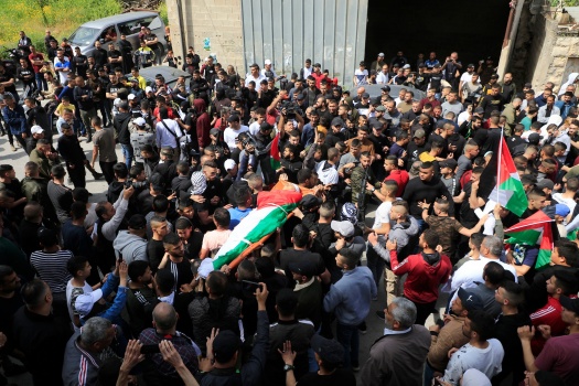 صور...الآلاف يشيعون جثمان الشهيد محمد زكارنة في جنين