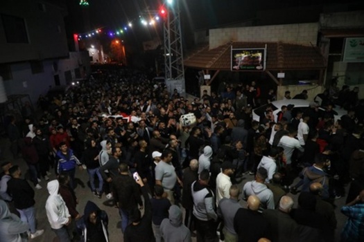 جنين: جماهير غفيرة تشيع جثمان الشهيدة الطالبة حنان خضور في قرية فقوعة