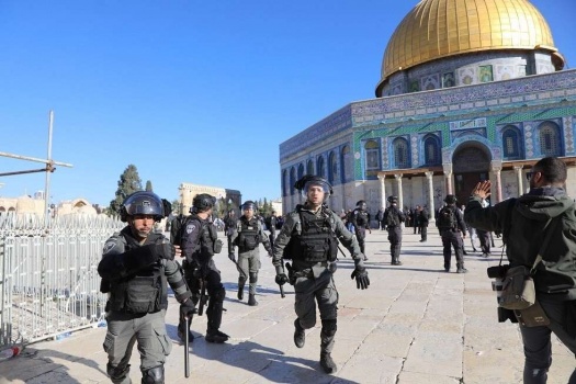الاحتلال والمستوطنون يقتحمون المسجد الأقصى لليوم الرابع