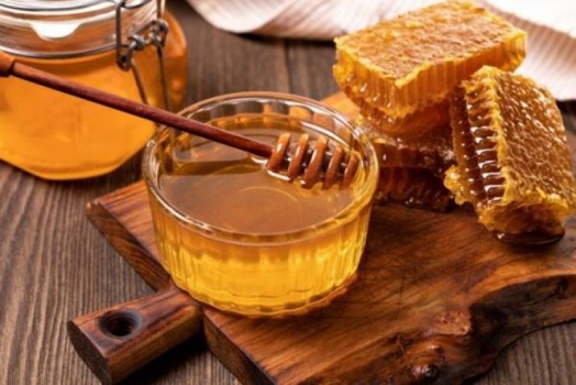 تغنيك عن الأدوية..فوائد مشروب العسل مع الماء الدافئ
