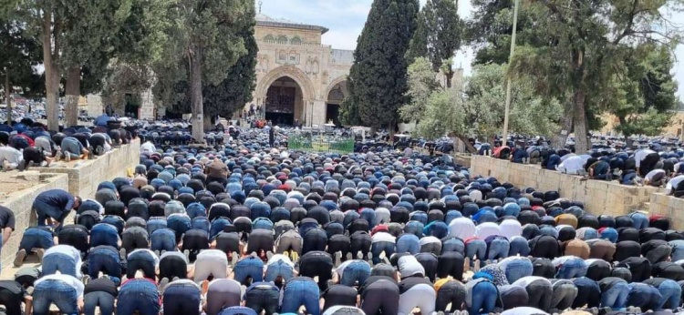 150 ألفا يؤمّون "الأقصى" في الجمعة الثالثة من شهر رمضان