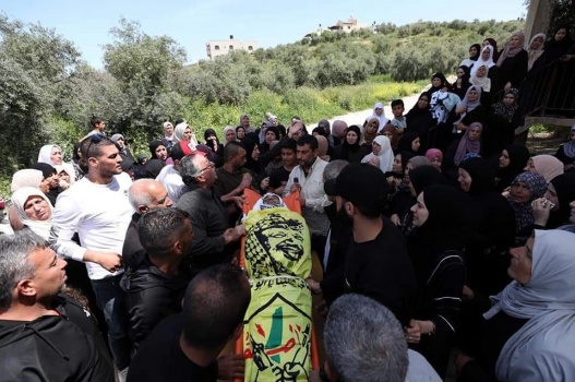 صور....جماهير غفيرة تشيع جثمان الشهيد لطفي لبدي في بلدة اليامون غرب جنين