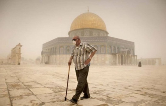 عاصفة رملية تضرب فلسطين.. والأرصاد تحذر