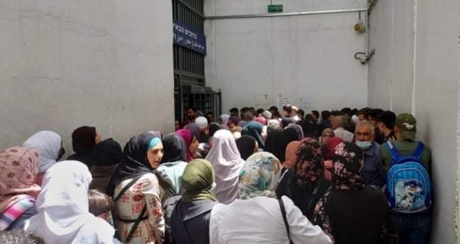 الآف المواطنين يتوجهون للأقصى لإحياء ليلة القدر