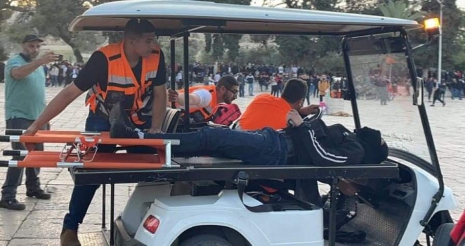 42 إصابة جراء اعتداء الاحتلال على المصلين والمعتكفين في "الاقصى"