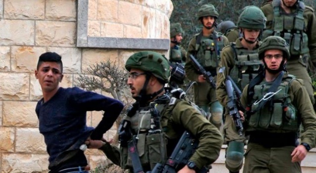 الاحتلال يعتقل 8 فلسطينيين من الضفة