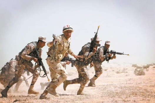 مقتل 11 عسكريا مصريا في هجوم مسلح شرق قناه السويس