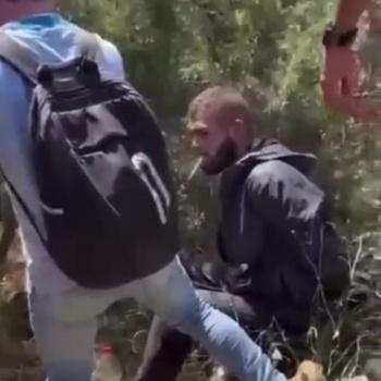 سيجارة أسعد الرفاعي تغضب الإسرائيليين.. وضابط في الشاباك يُعلَّق