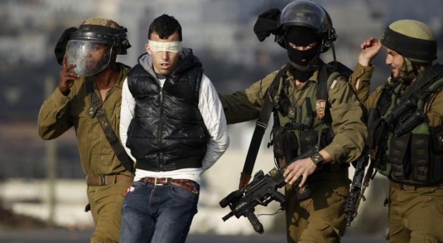 الاحتلال يعتقل 10 فلسطينيين من الضفة الغربية