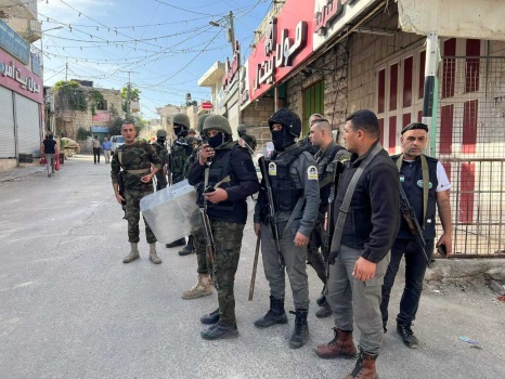 لحماية المواطنين... الأمن ينتشر في بلدة بيت أمر بالخليل عقب الأحداث الأخيرة