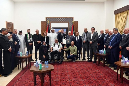 الرئيس يمنح الشهيدة الصحفية أبو عاقلة نجمة القدس من وسام القدس