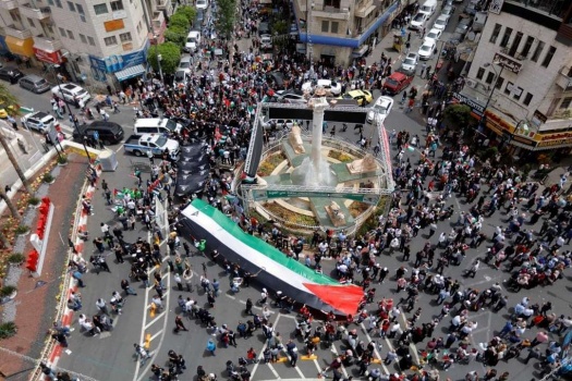 صور...عشرات الآلاف من أبناء الشعب الفلسطيني يحيون ذكرى النكبة