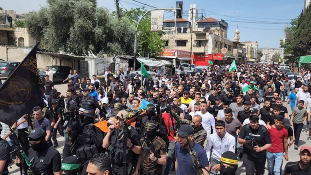 إستهدفه الإحتلال بـ11 رصاصة...تشييع جثمان الشهيد الفتى أمجد الفايد في مخيم جنين