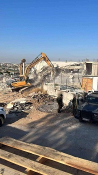 الاحتلال يهدم مسجدا قيد الإنشاء في تجمع "عرب الرماضين" في قلقيلية