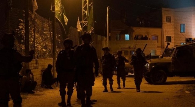 بينهم جريح وفتى.. الاحتلال يعتقل 10 فلسطينيين من الضفة والقدس